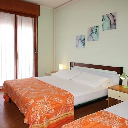 Flat, 130m From The With Shared Pool Porto Santa Margherita di Caorle