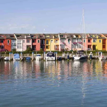 Flat, 130m From The With Shared Pool Apartment Porto Santa Margherita di Caorle