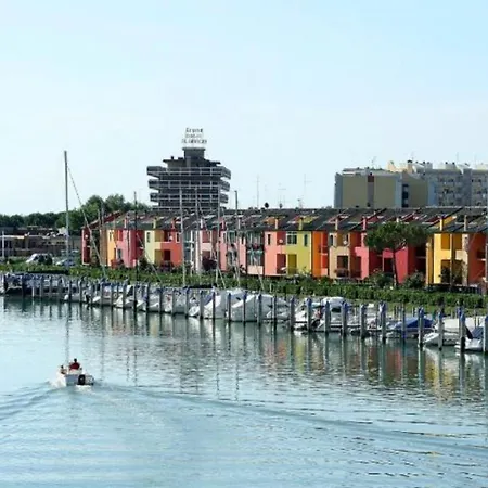 Flat, 130m From The With Shared Pool Porto Santa Margherita di Caorle