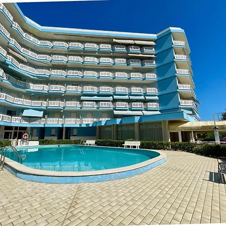 Apartment Flat, 130m From The With Shared Pool